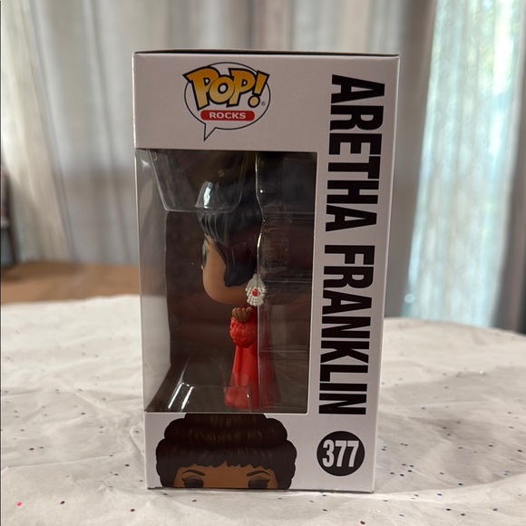 Funko Pop! Rocks Aretha Franklin Vinyl Figure #377 - Picture 2 of 4